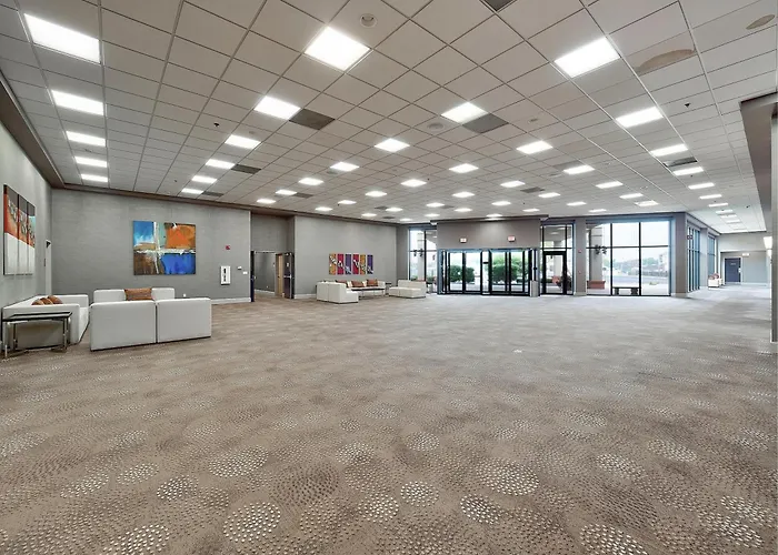 Doubletree By Hilton Bloomington