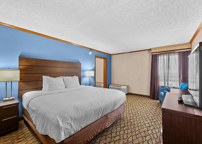 Baymont By Wyndham Madison Heights Detroit Area