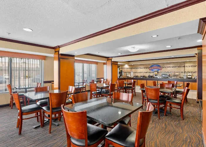 Baymont By Wyndham Madison Heights Detroit Area