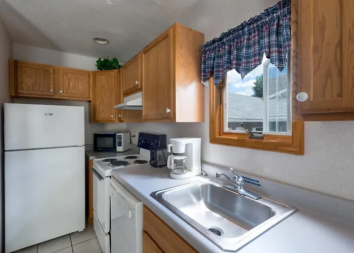 Adirondack Retreat Inn & Suites
