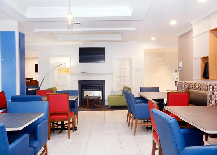 Holiday Inn Express & Suites Bethlehem Airport-Allentown Area