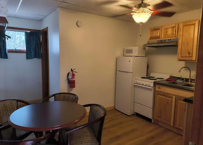 Sara Placid Inn & Suites