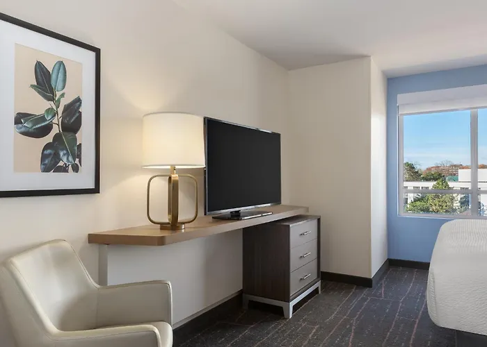 Holiday Inn & Suites Detroit - Troy By Ihg