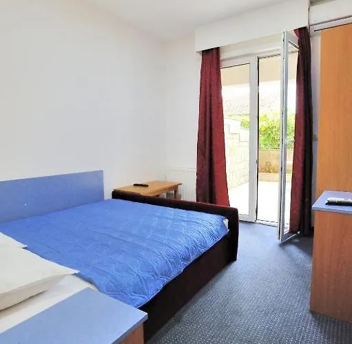 Hotel Lav