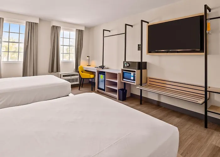 B&B Hotel Jacksonville Airport - Newly Renovated!