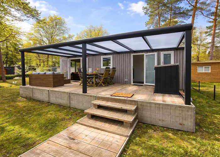 Luxe Chalet Voor Gezinnen In Familiepark Goolderheide Met Openlucht Zwembaden En Ruim Overdekt Terras 24M2