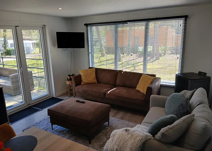 Luxe Chalet Voor Gezinnen In Familiepark Goolderheide Met Openlucht Zwembaden En Ruim Overdekt Terras 24M2
