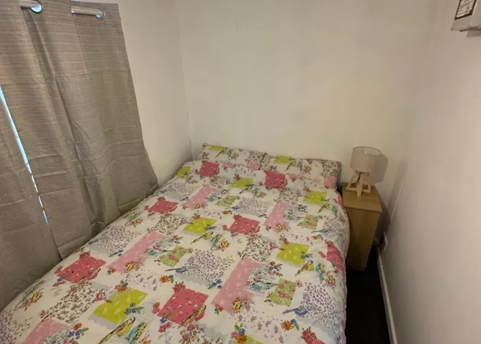 Beautiful Chalet On Sheppy Village Holiday Park