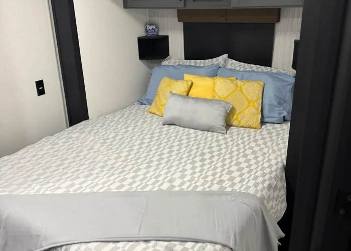 Extra Large 4 Bedroom With Two Full Bath Glamping Rv With Golf Cart