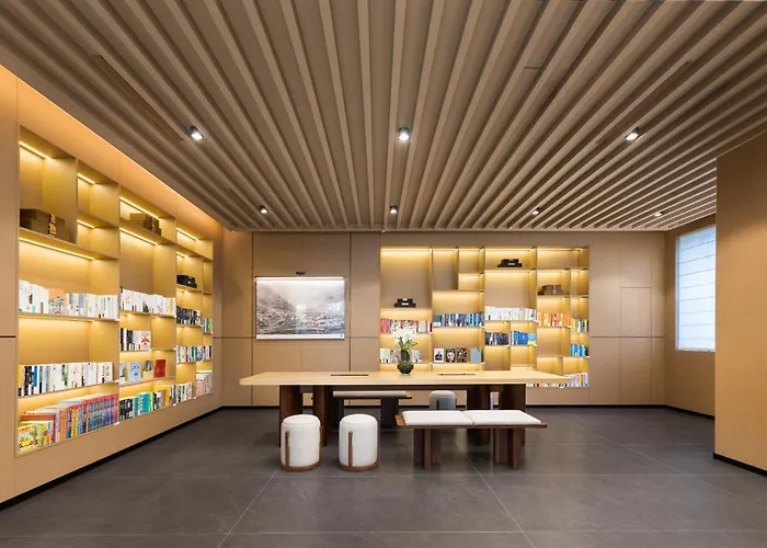Atour Hotel Baoshan Longyang Hengbang Building