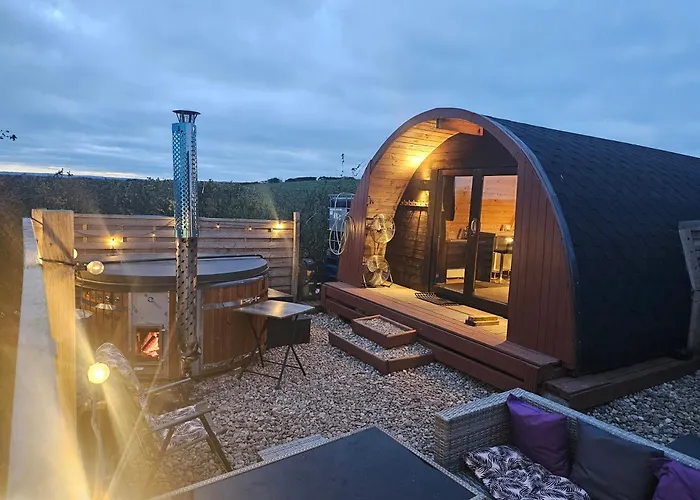Glamping Pod With Wood Fired Hot Tub