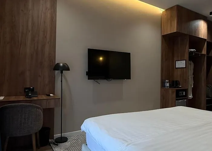 Sm Luxury Hotel
