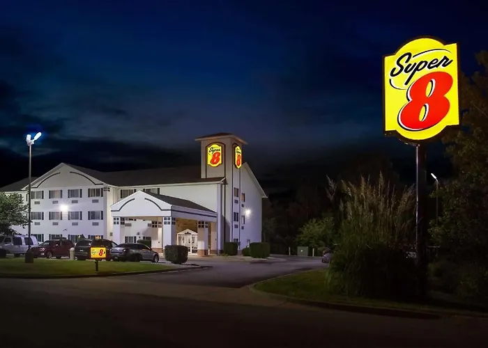 Super 8 By Wyndham Montreal