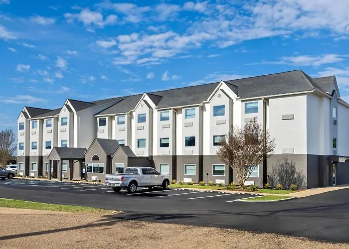 Days Inn & Suites By Wyndham Brandon Amphitheater