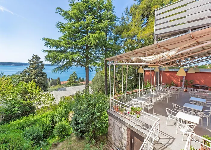 Maestral Residence