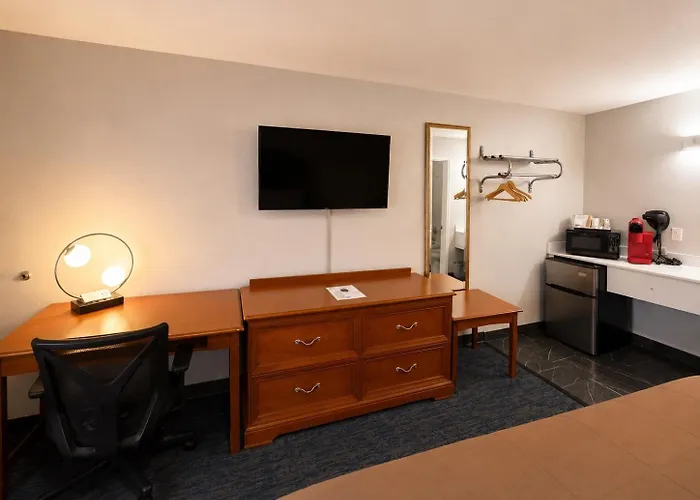 Ozark Inn & Suites