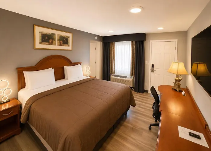 Ozark Inn & Suites