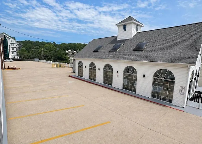 Carriage House Inn