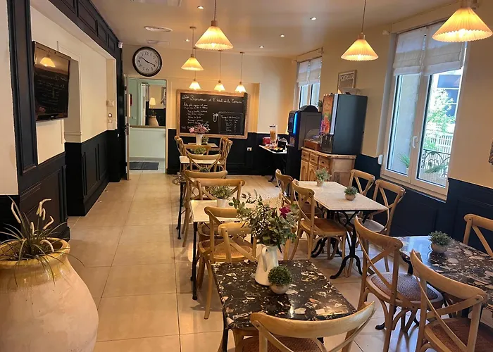 Hotel Comedie - Place De La Comedie Corum