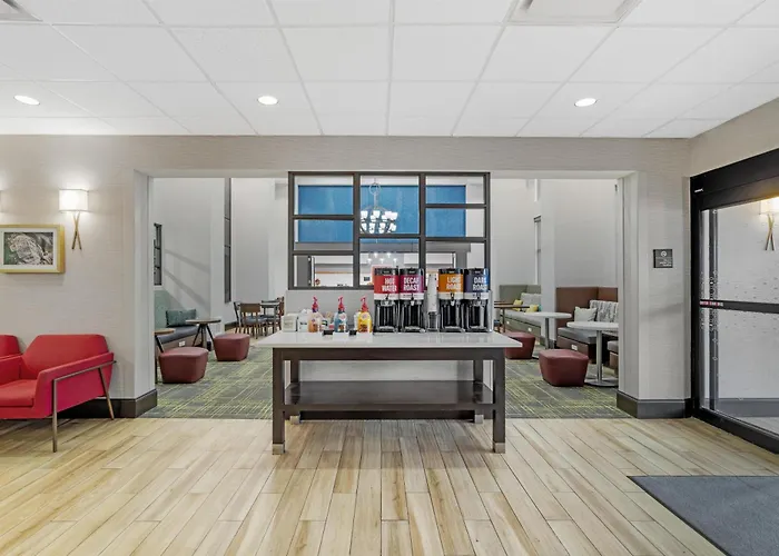 Hampton Inn & Suites Augusta West