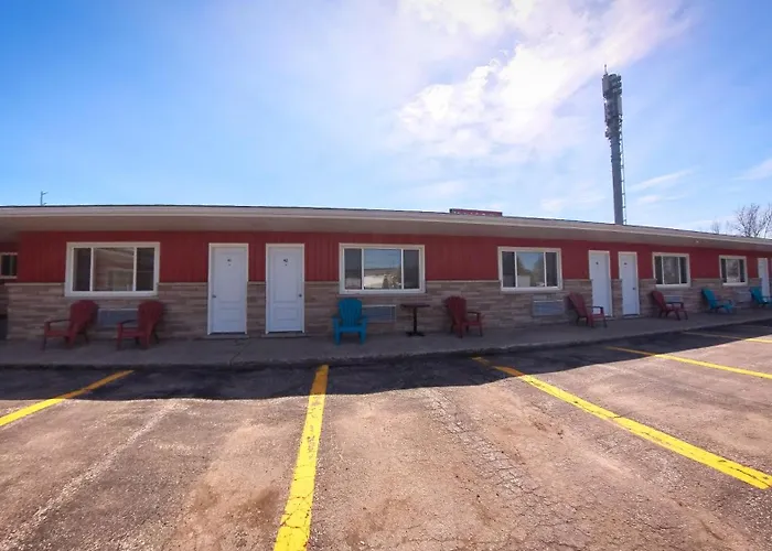 Maple Leaf Inn & Suites
