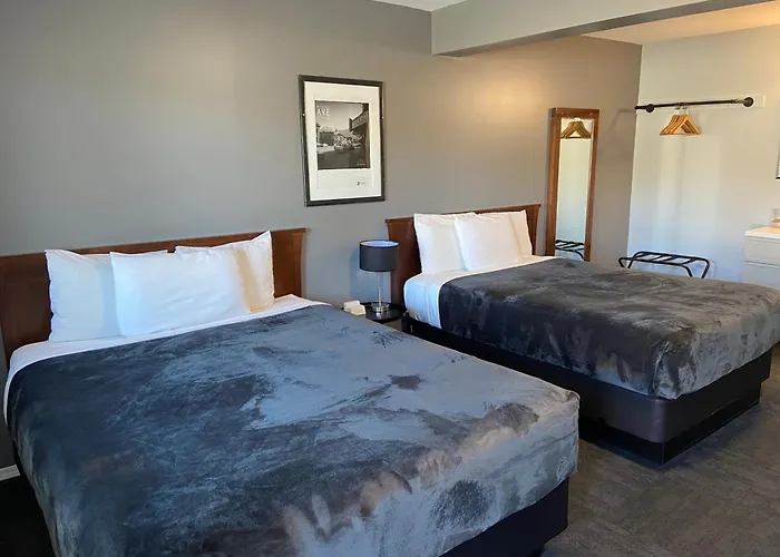 Monashee Lodge