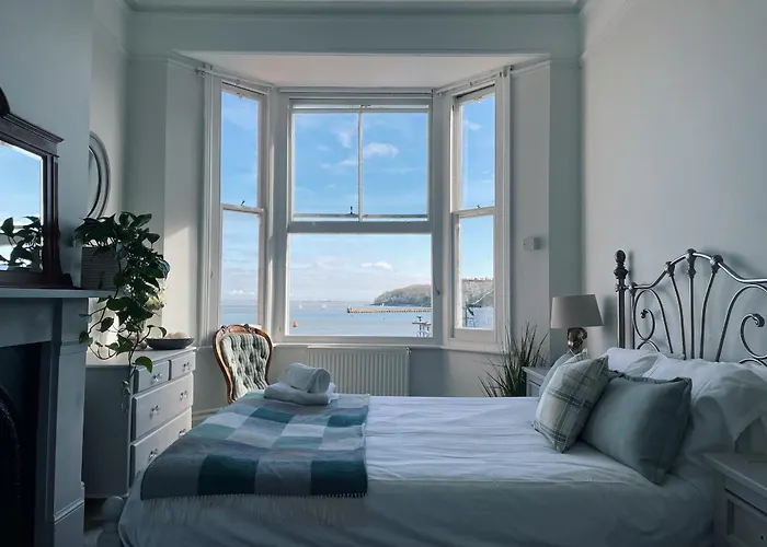 Beds At 46, Cowes