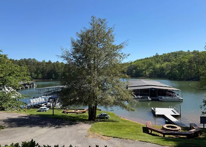 Boundary Waters Resort & Marina Hiawassee