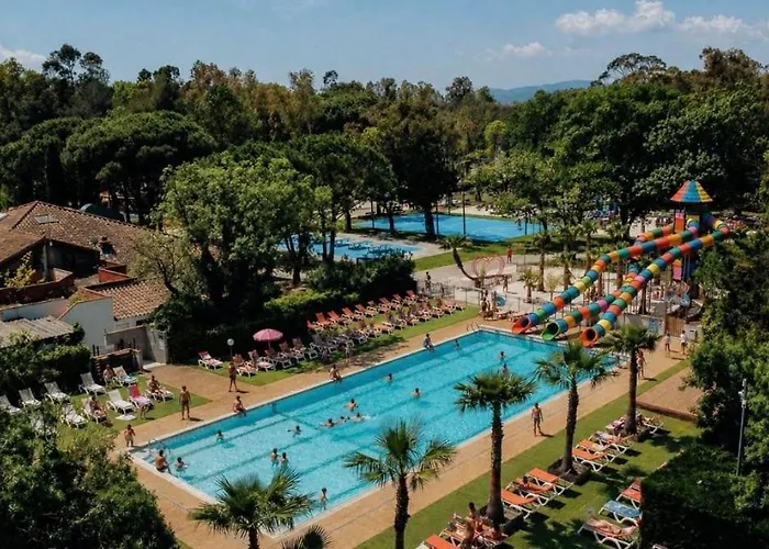 Marina Hotel Club