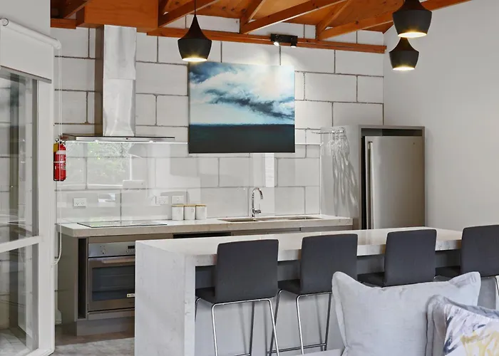 Waves Luxury Suites & Port Central Apartments