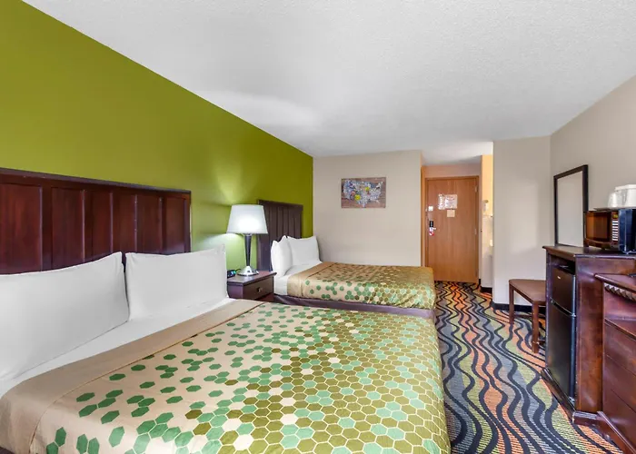 Econo Lodge Inn & Suites Oconto