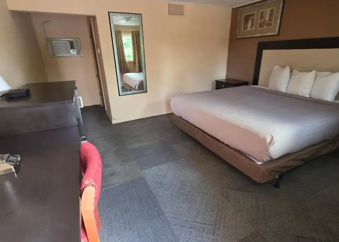 Greenway Motel