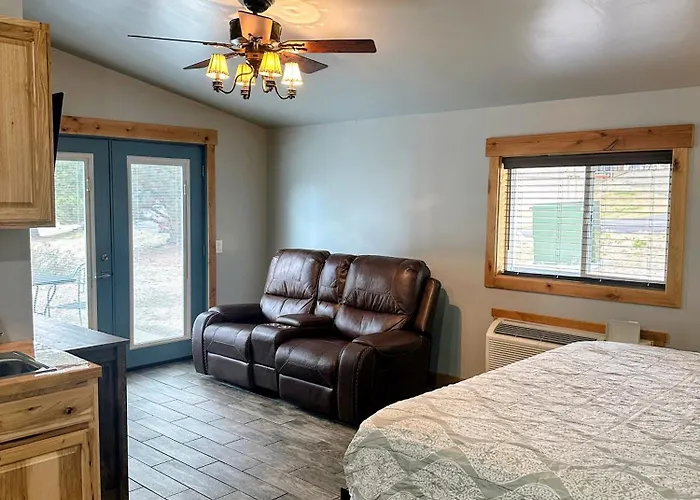 Columbine Inn (Adults Only)