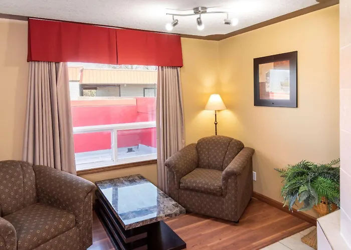 Econo Lodge Inn & Suites Medicine Hat Highway 1