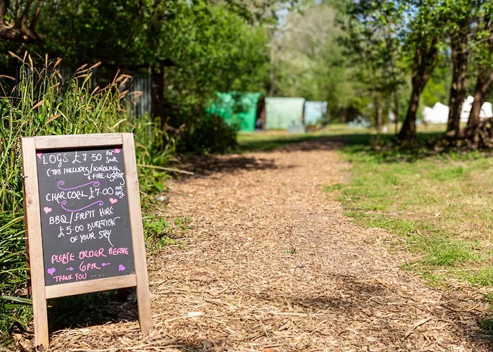 Battle Pods&Bells Glamping