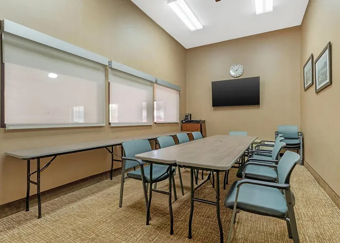 Comfort Suites Pittsburgh Airport