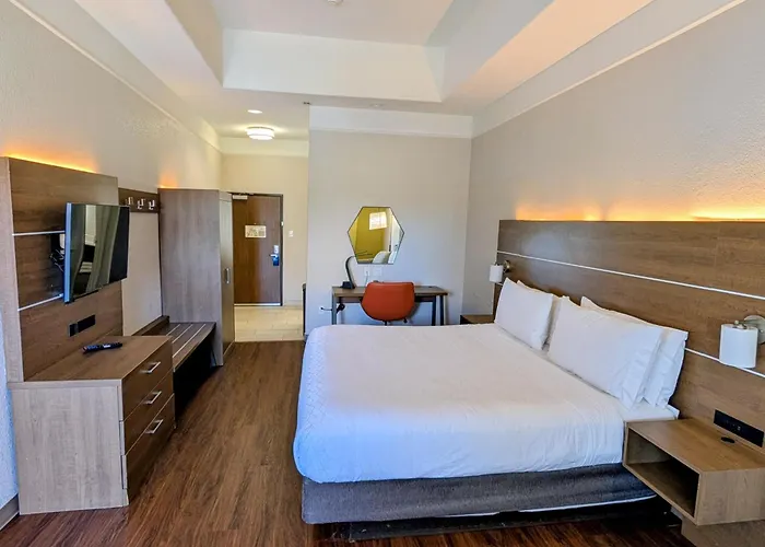 Holiday Inn Express & Suites Galveston West-Seawall By Ihg