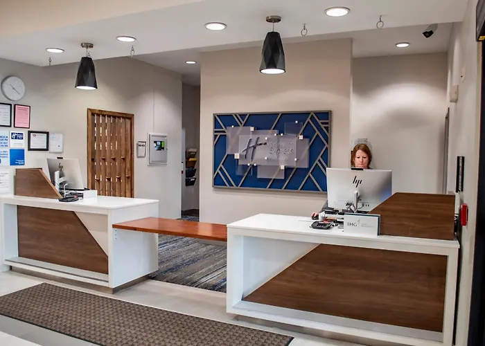 Holiday Inn Express & Suites - Mason City By Ihg