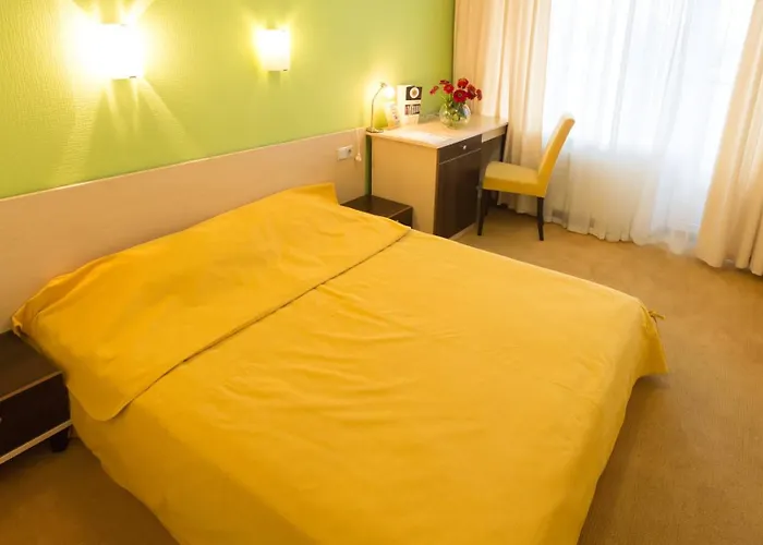 7 Days Hotel Kamyanets-Podilskyi