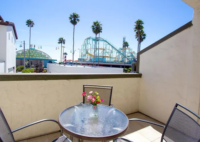 Carousel Beach Inn