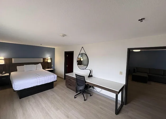 La Quinta By Wyndham Dodge City