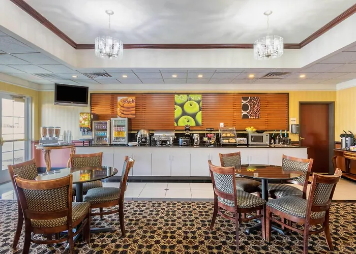 La Quinta By Wyndham Dodge City