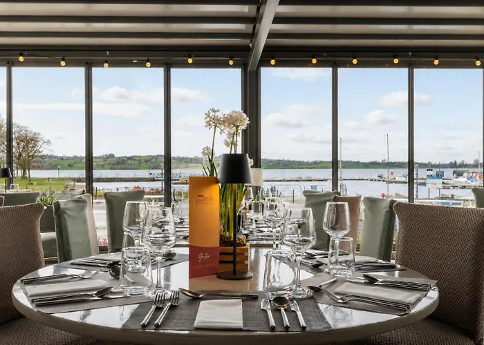 Lakeside Manor Hotel