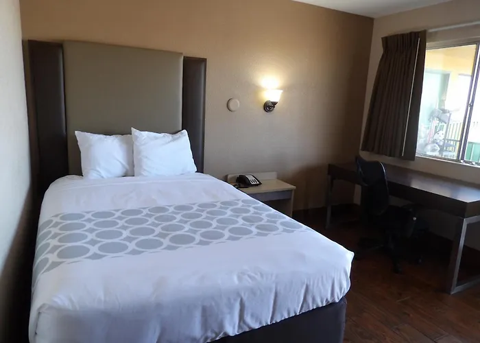 Econo Lodge Inn & Suites Yuma