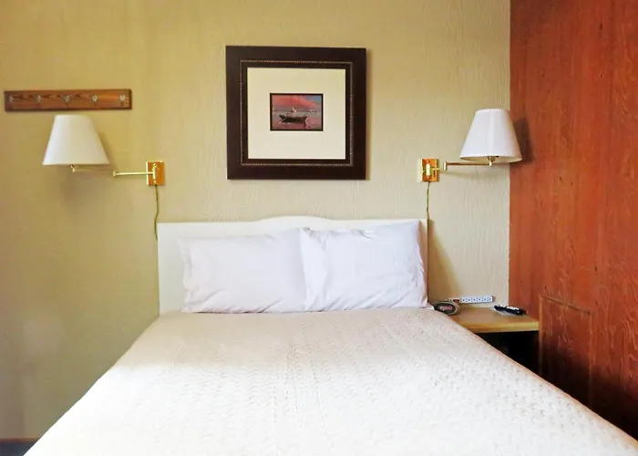 Indianhead Ironwood Hotel