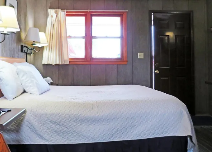 Indianhead Ironwood Hotel