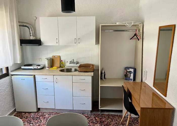 Pelekan Rooms And Apartments Athina 34