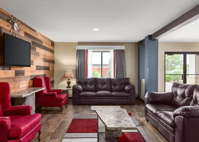 Ramada By Wyndham San Antonio Near Seaworld - Lackland Afb