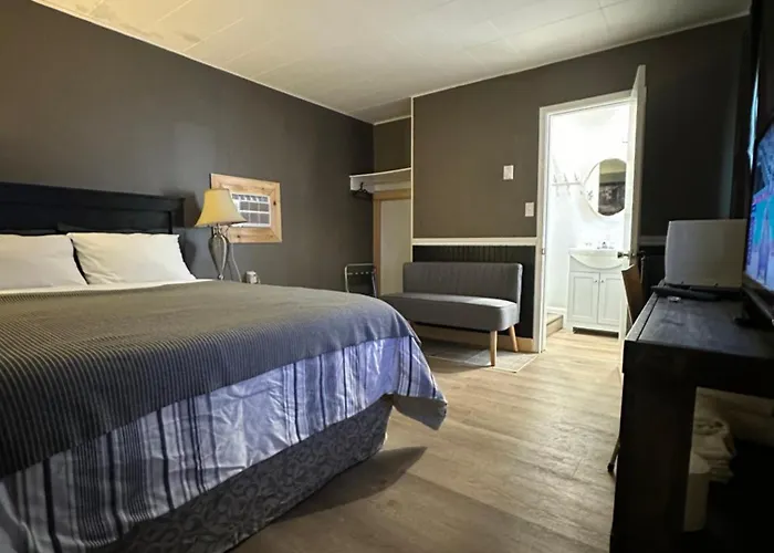 Greenside Motel
