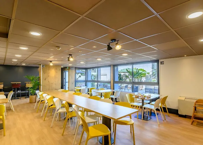 B&B HOTEL Paris Versailles